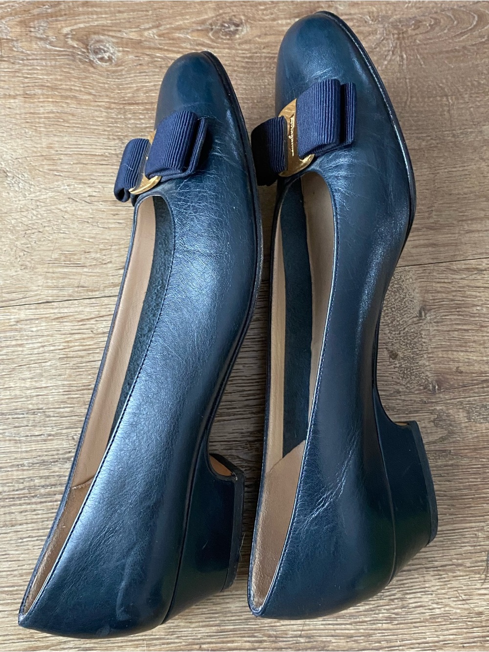 Authentic Salvatore Ferragamo Vara Bow Leather shoes in Navy - Picture 8 of 8